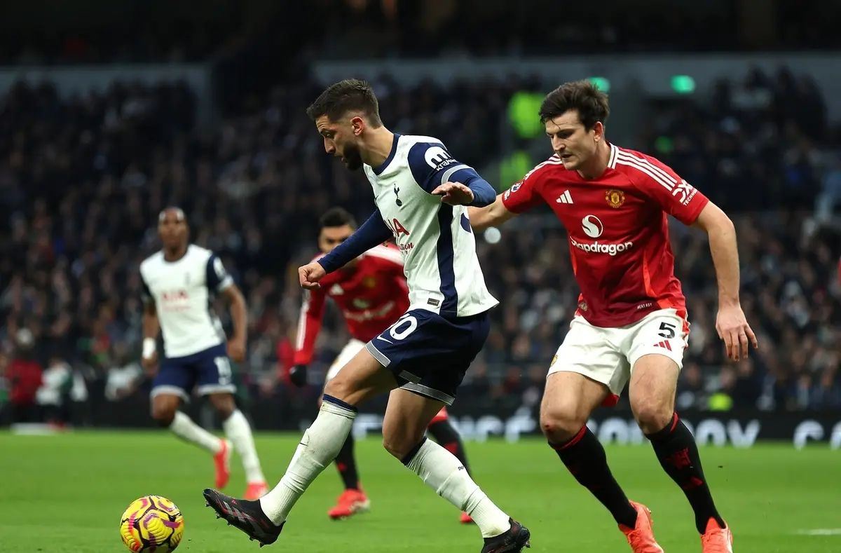 曼联中场表现神勇,助球队轻松赢下比赛视频