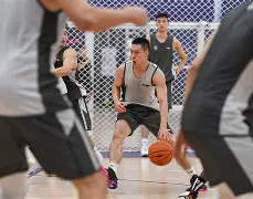 雄鹿球队迎来新赛季备战球员状态出色视频