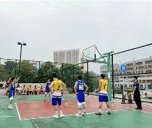 篮球比赛突然下暴雨